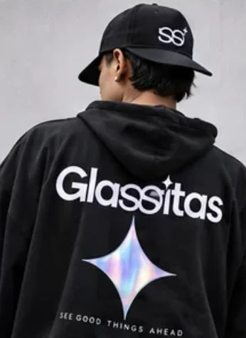 Sudadera negra Glassitas con estrella holográfica